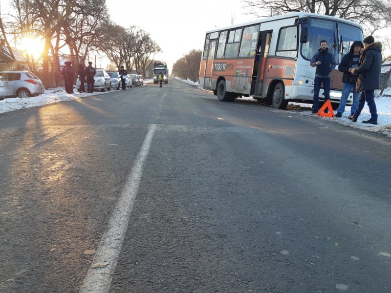 Сотрудники полиции устанавливают личность погибшего пешехода в селе Новоникольск  Приморского края
